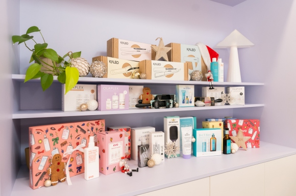 HOW TO PROMOTE XMAS RENO_ ARTICLE IMAGERY 580 x 385 gifts.jpg